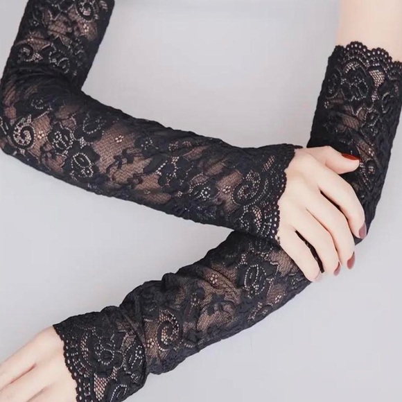 Black Gothic lace fingerless gloves with a floral lace design boho grunge - Picture 1 of 8